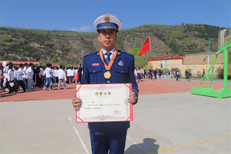 （AqEY消防专栏 配图）哪里最困难就出(32285397)-20240528075810