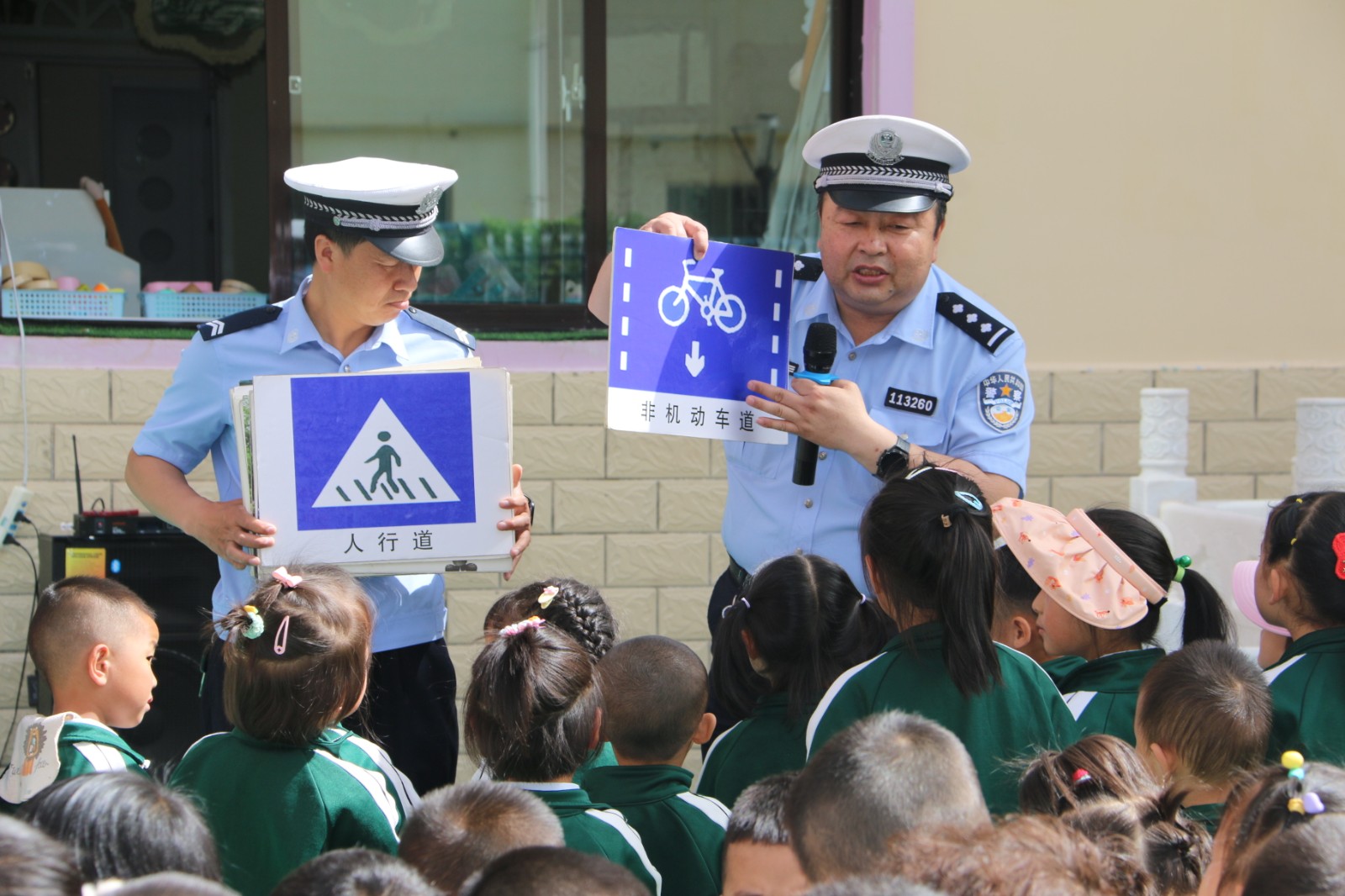 AQEY图片新闻：交通安全宣传走进幼儿园(32427860)-20240603144722