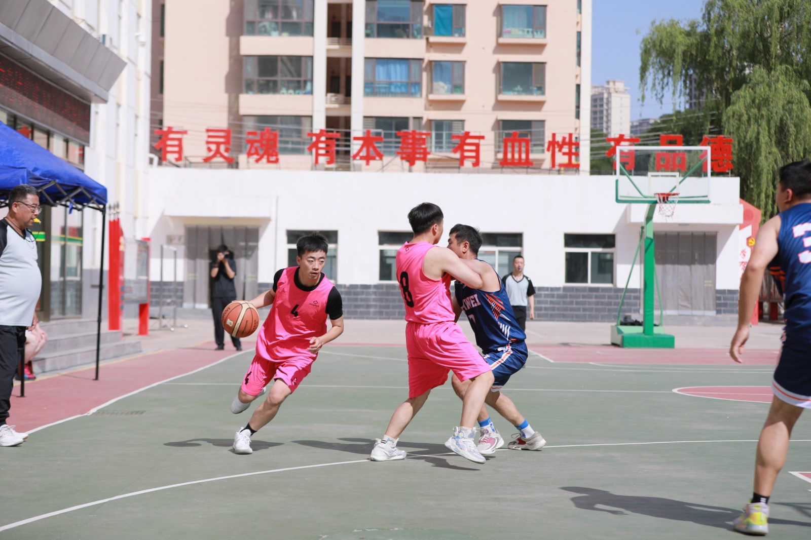 （AqYE   大墙内外571期 配图）(32803681)-20240621161051
