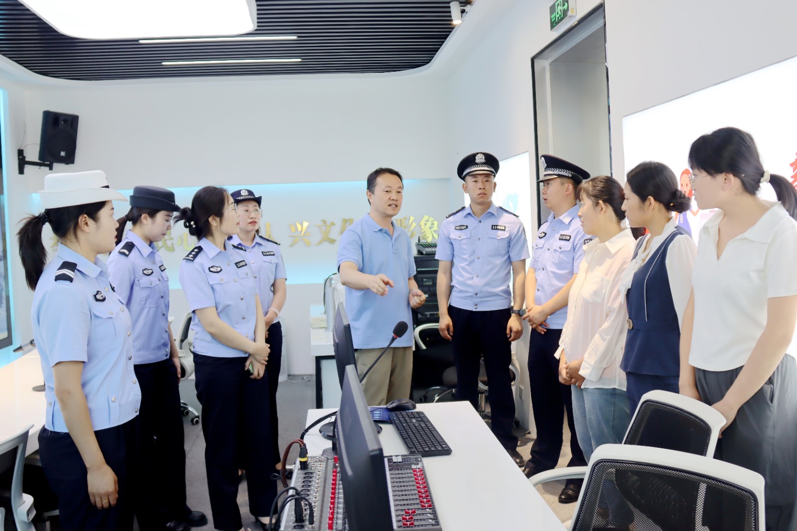 （wAqEY）图片新闻_深化警媒交流  (32962848)-20240627103049