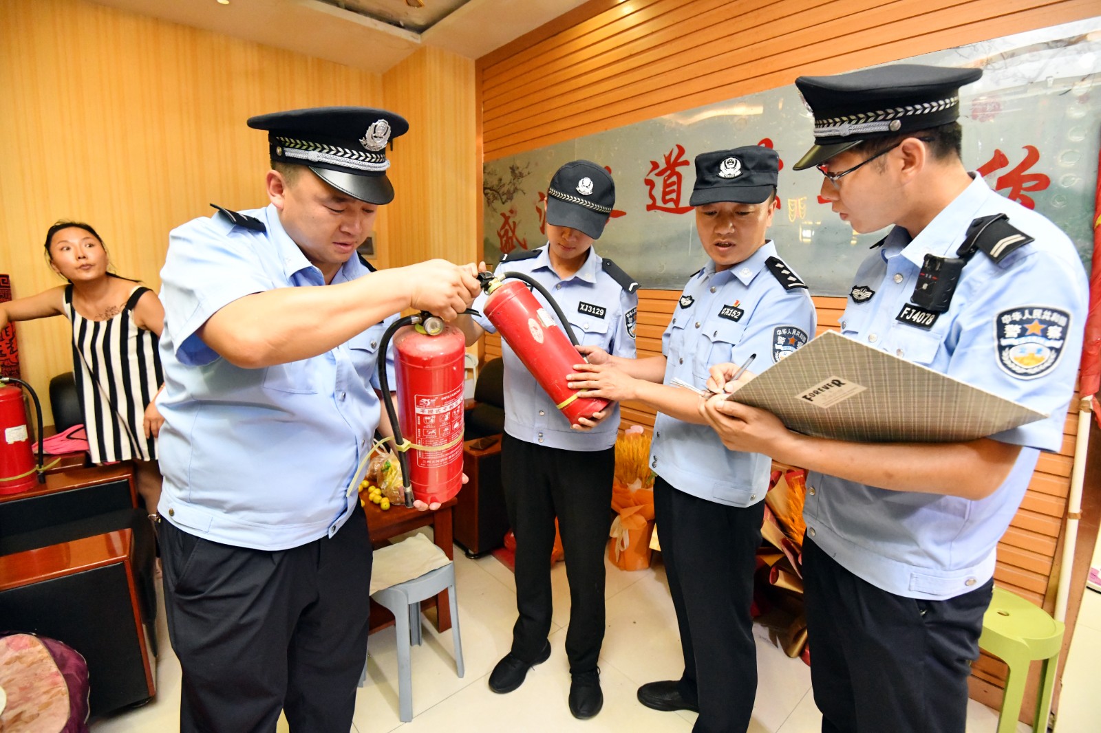 （wAQEY，图片新闻）社会治安大清查(33189490)-20240710074852