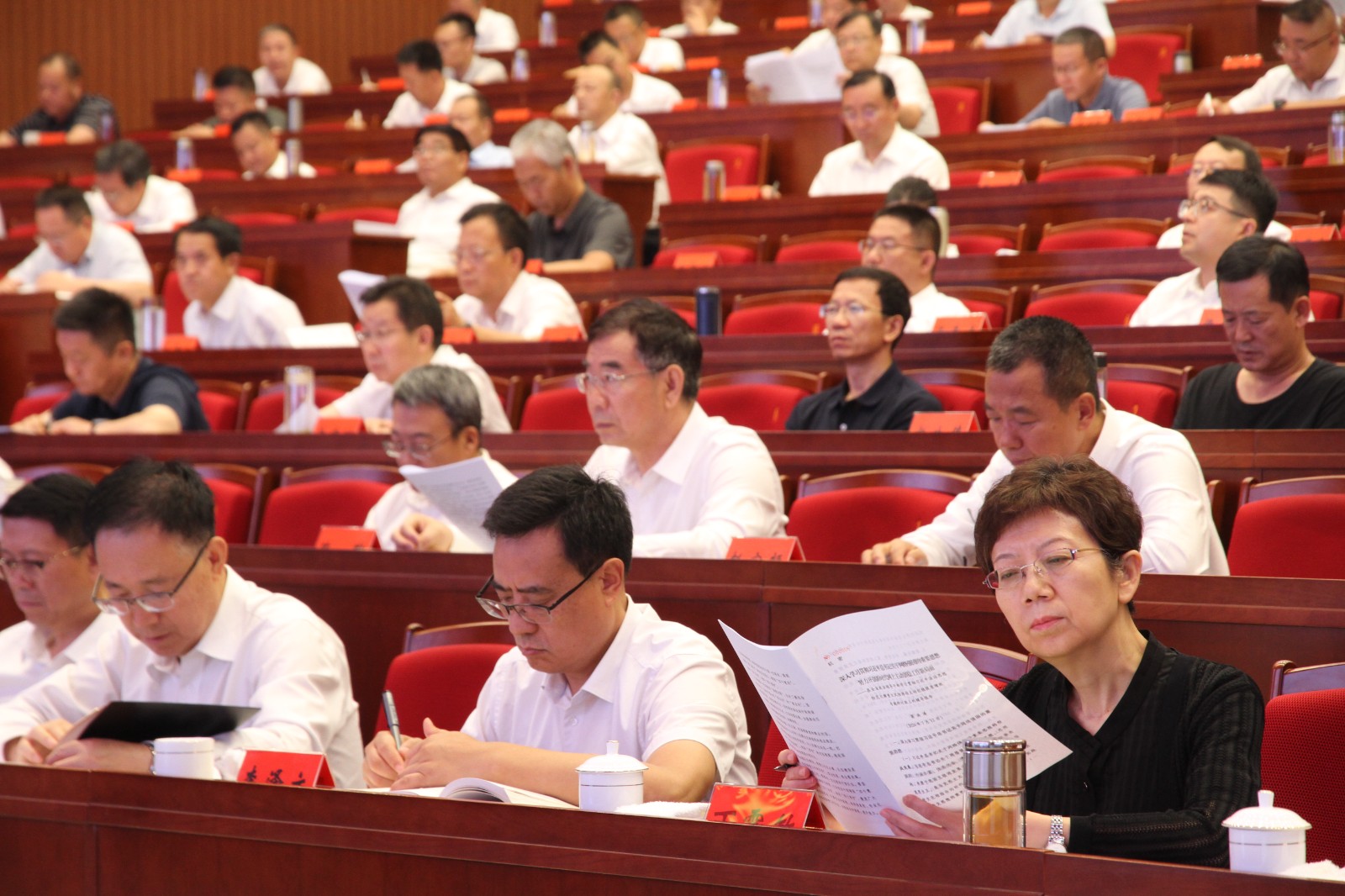 （QYE 配图1）一场润泽主动创稳提质增(33467158)-20240715061753
