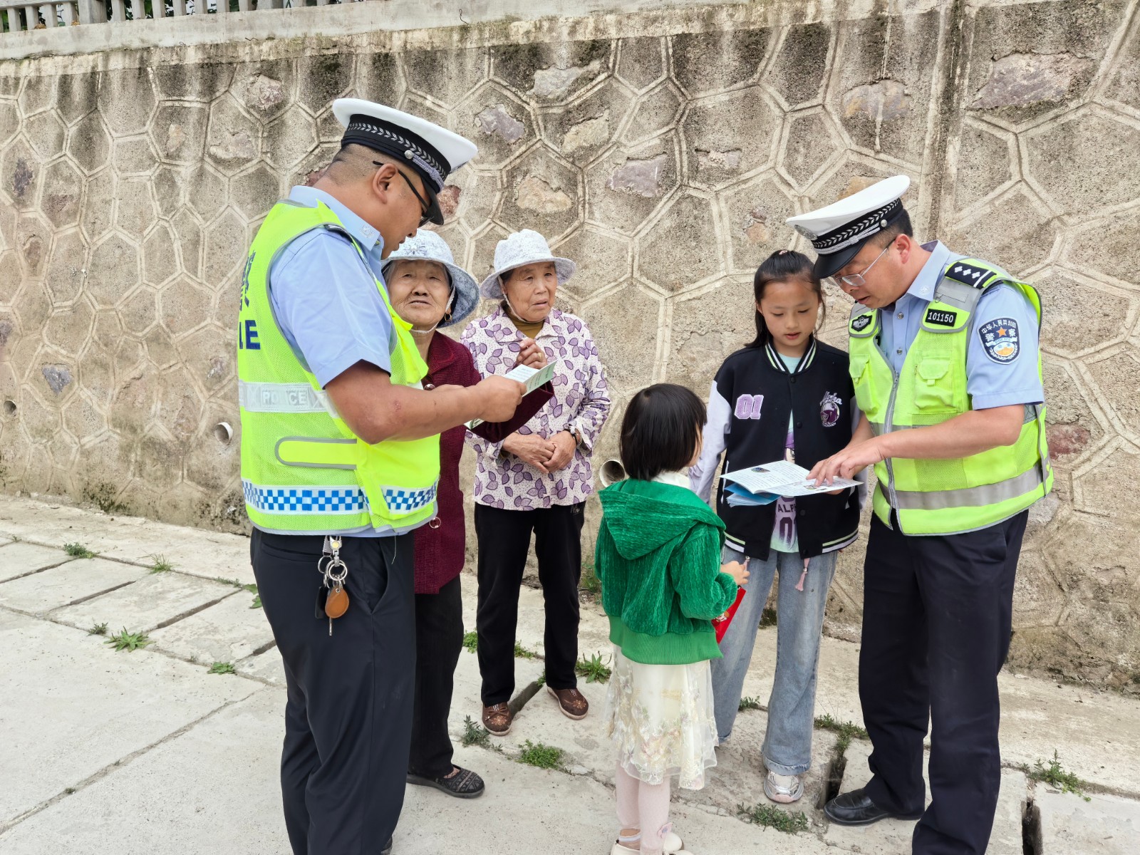 （wAqEY图片新闻）加强“一老一小”宣(33540773)-20240717171252