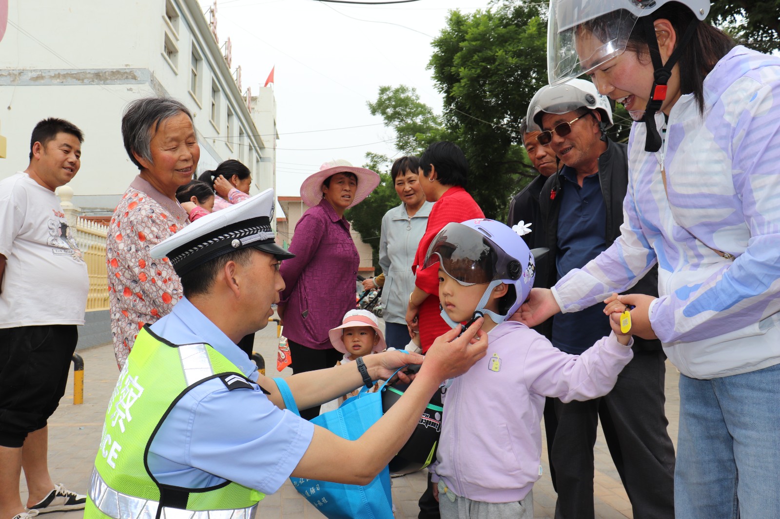 （WAqEY，图片新闻）漳县公安交警多措(33913950)-20240802165544