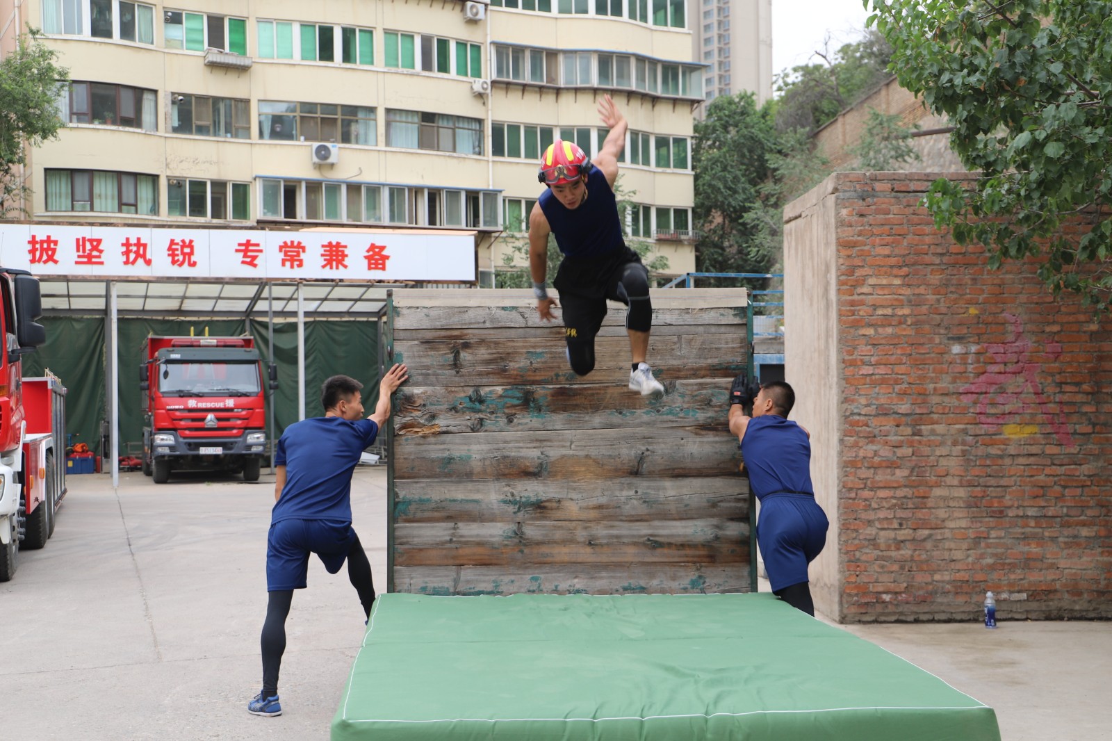 （AqＥY消防专栏 配图）兰州消防特勤大(34037689)-20240805181653
