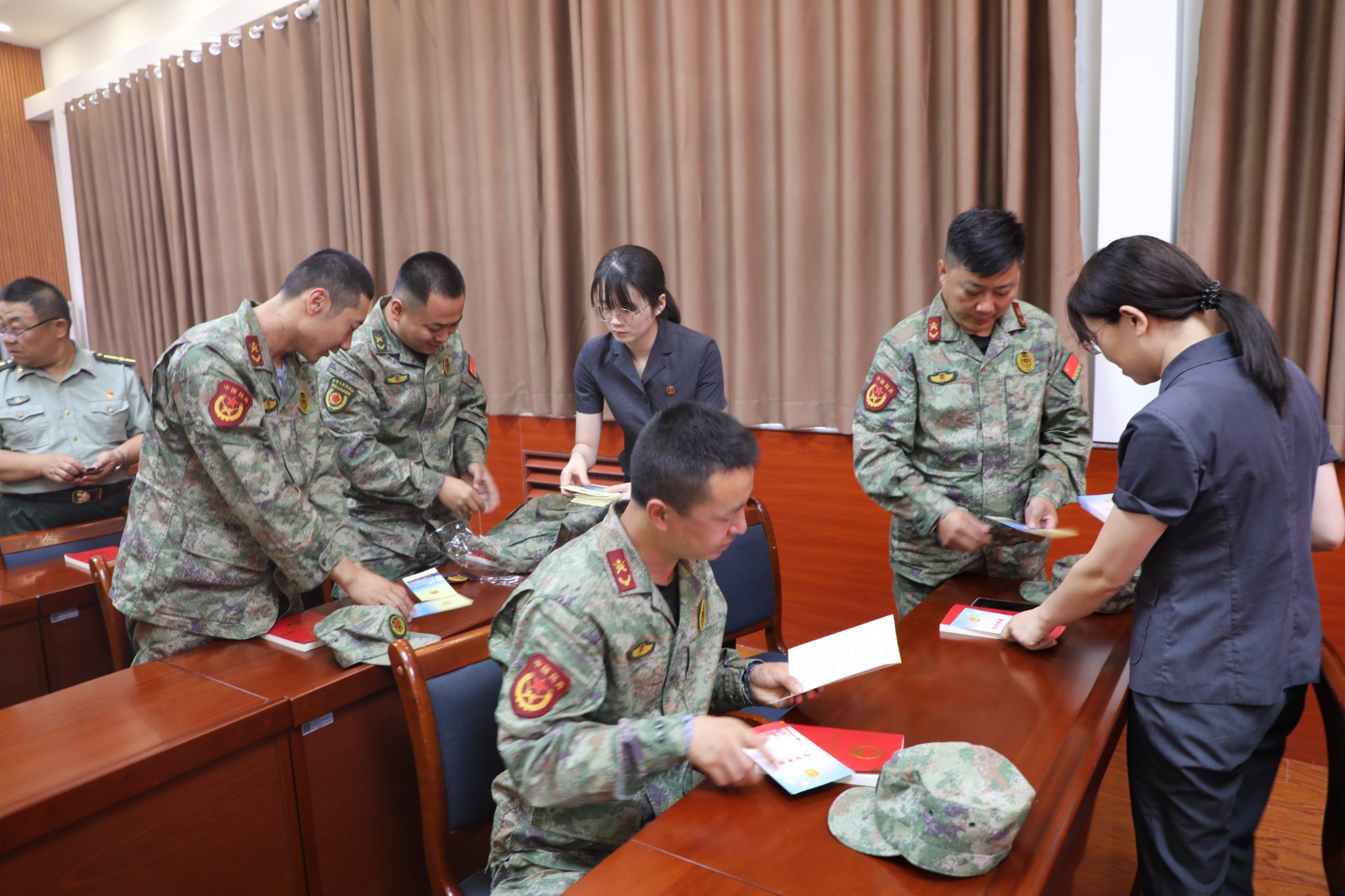 （WAQEY图片新闻）送法进军营(33966932)-20240806104157
