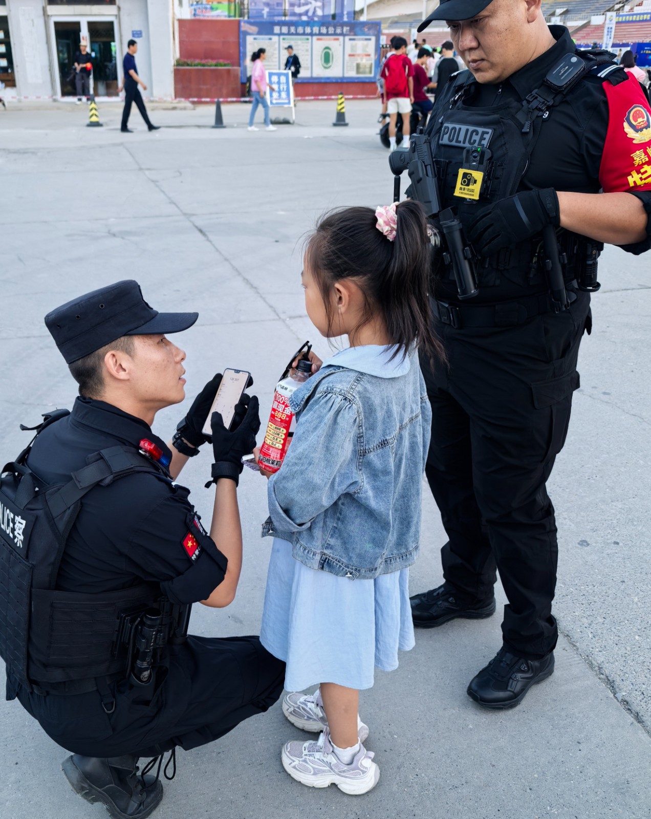 （wAQEY图片新闻）嘉峪关特警守护群众(34033339)-20240806154019