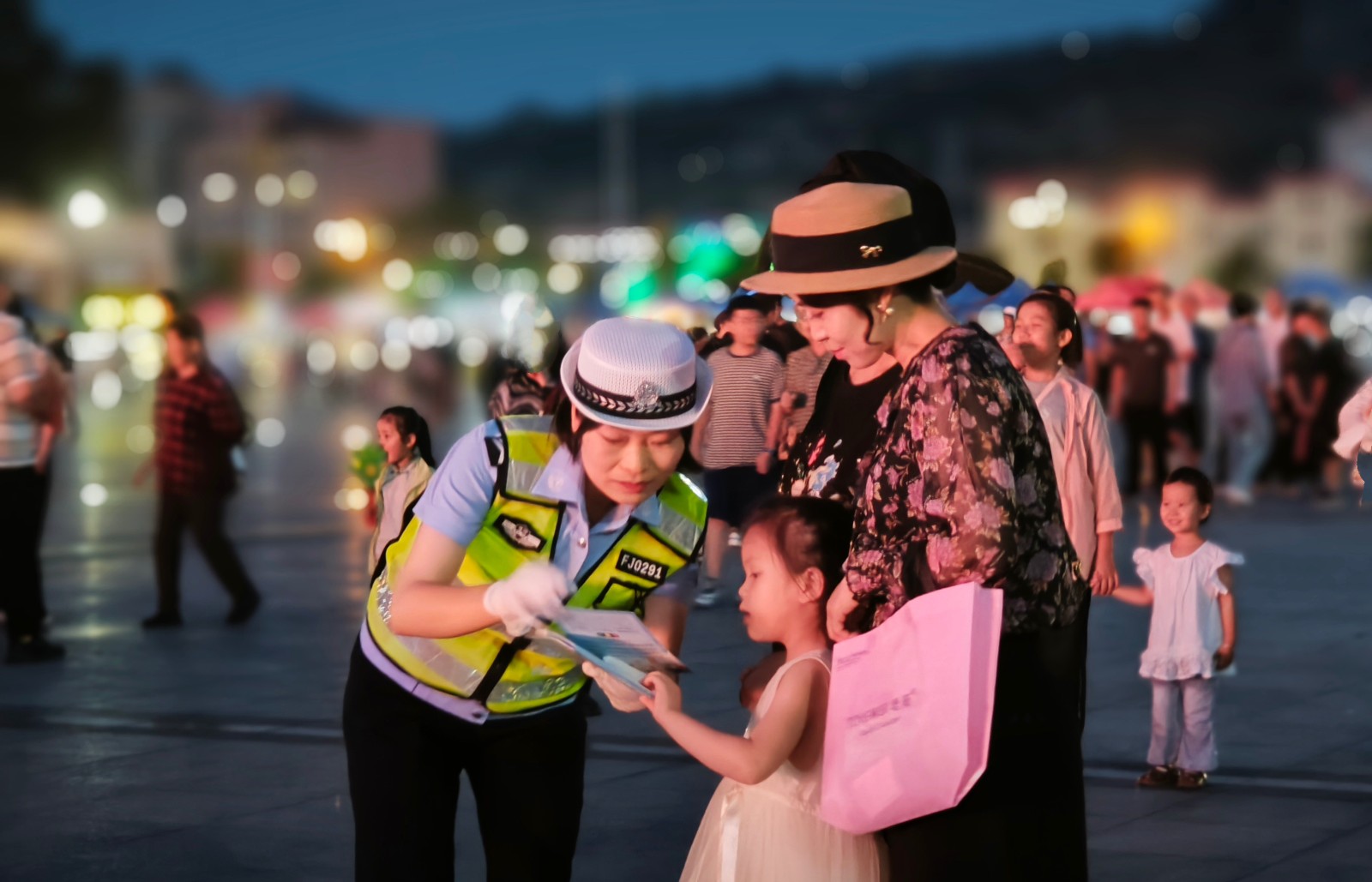 （AQEＹ图片新闻）广河交警助力音乐节安(34069729)-20240806171554