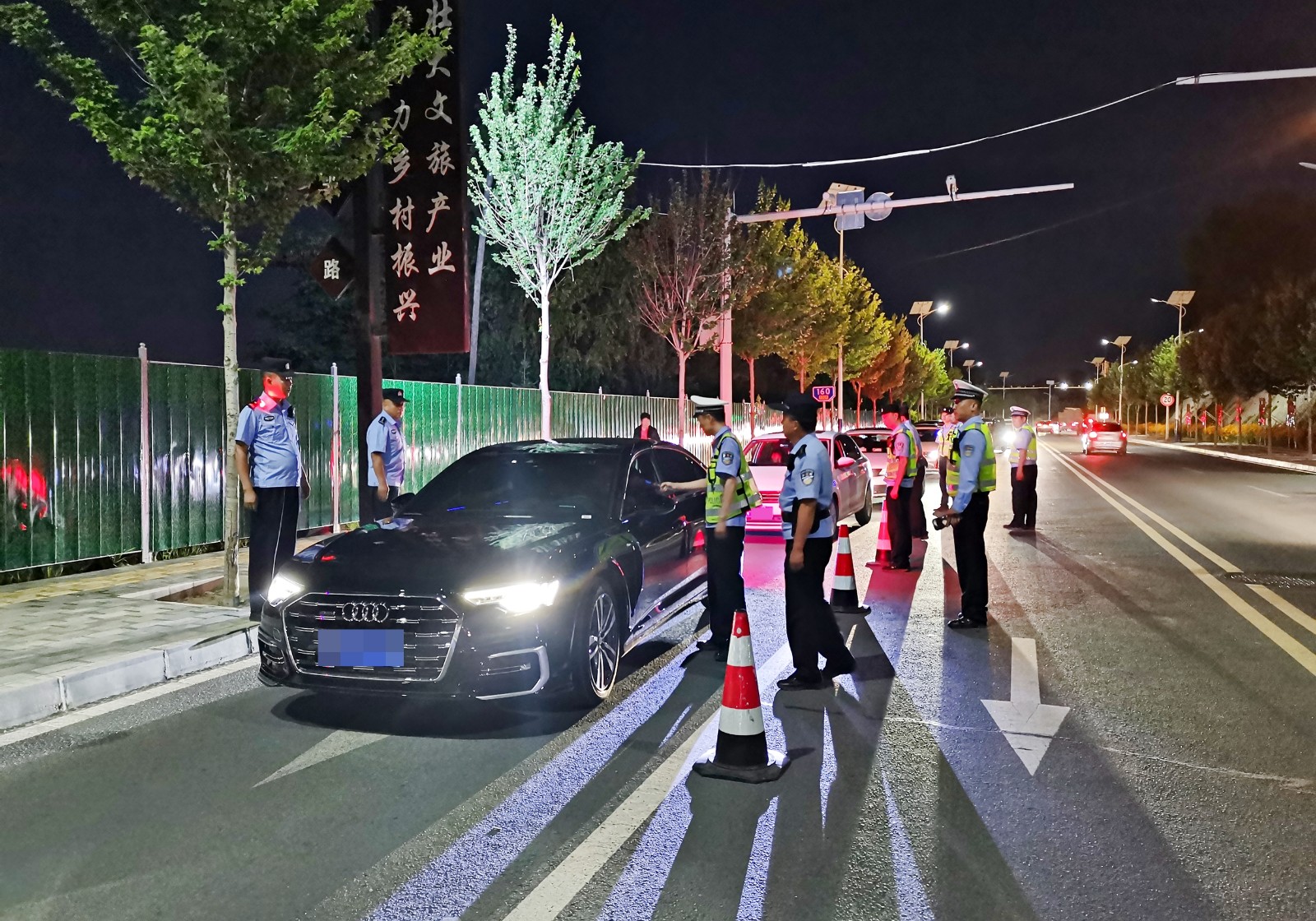 （AQEＹ配图）悉心守护百姓平安(34086588)-20240808103929