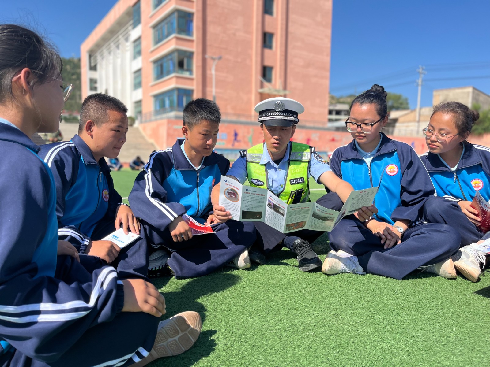 （wAQ EＹ图片新闻）陇西面向军训学生(34238400)-20240812165804