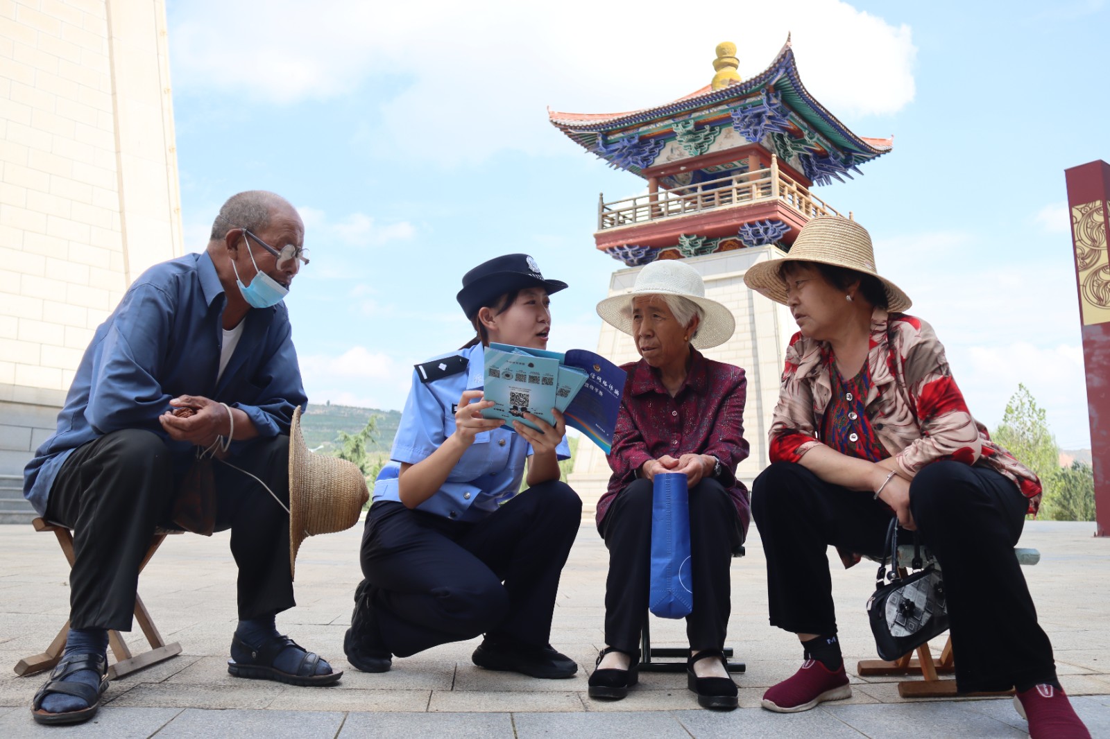 （WAQEＹ图片新闻）安全防范宣传进景区(34265922)-20240813160133