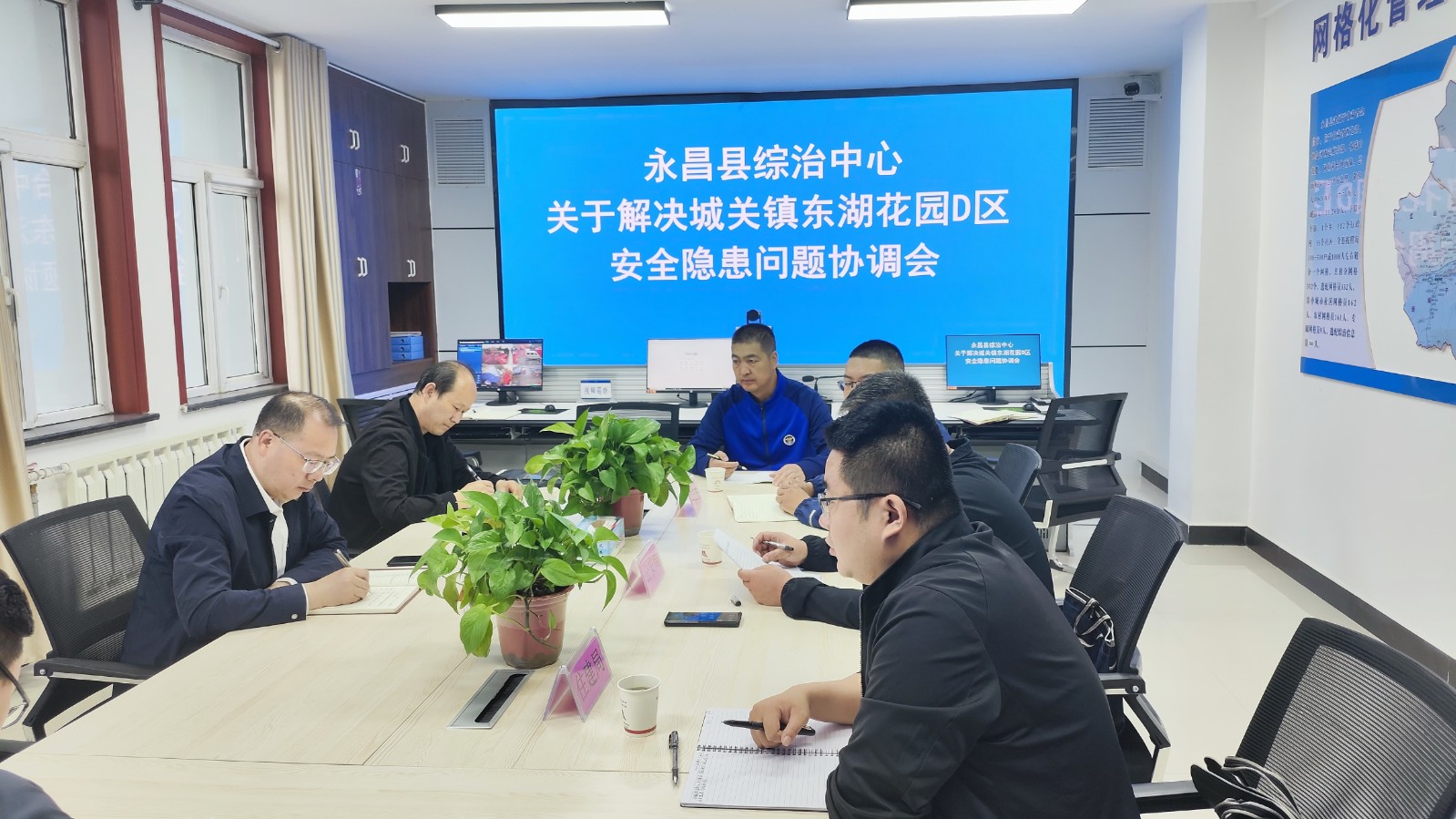 （wAQEＹ配图）解决群众身边闹心事揪心(34270010)-20240814162627