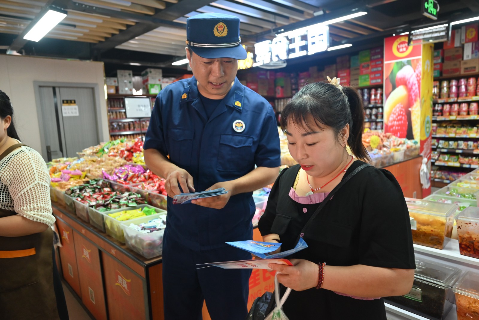 （AQＥY消防专栏 配图）康县消防走进商(34450610)-20240820172059