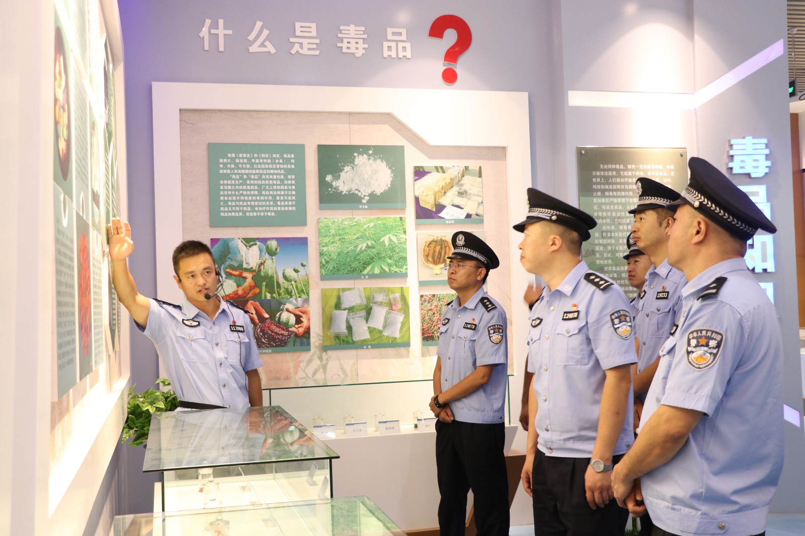 （WAqEＹ图片新闻）民警参观禁毒教育基(34527295)-20240825155120