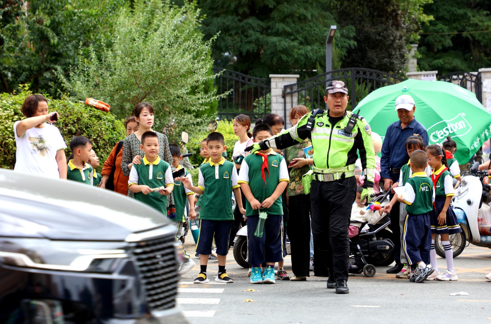 （AqYE，配图2 ，校园与法）兰州交警(34620036)-20240828170954