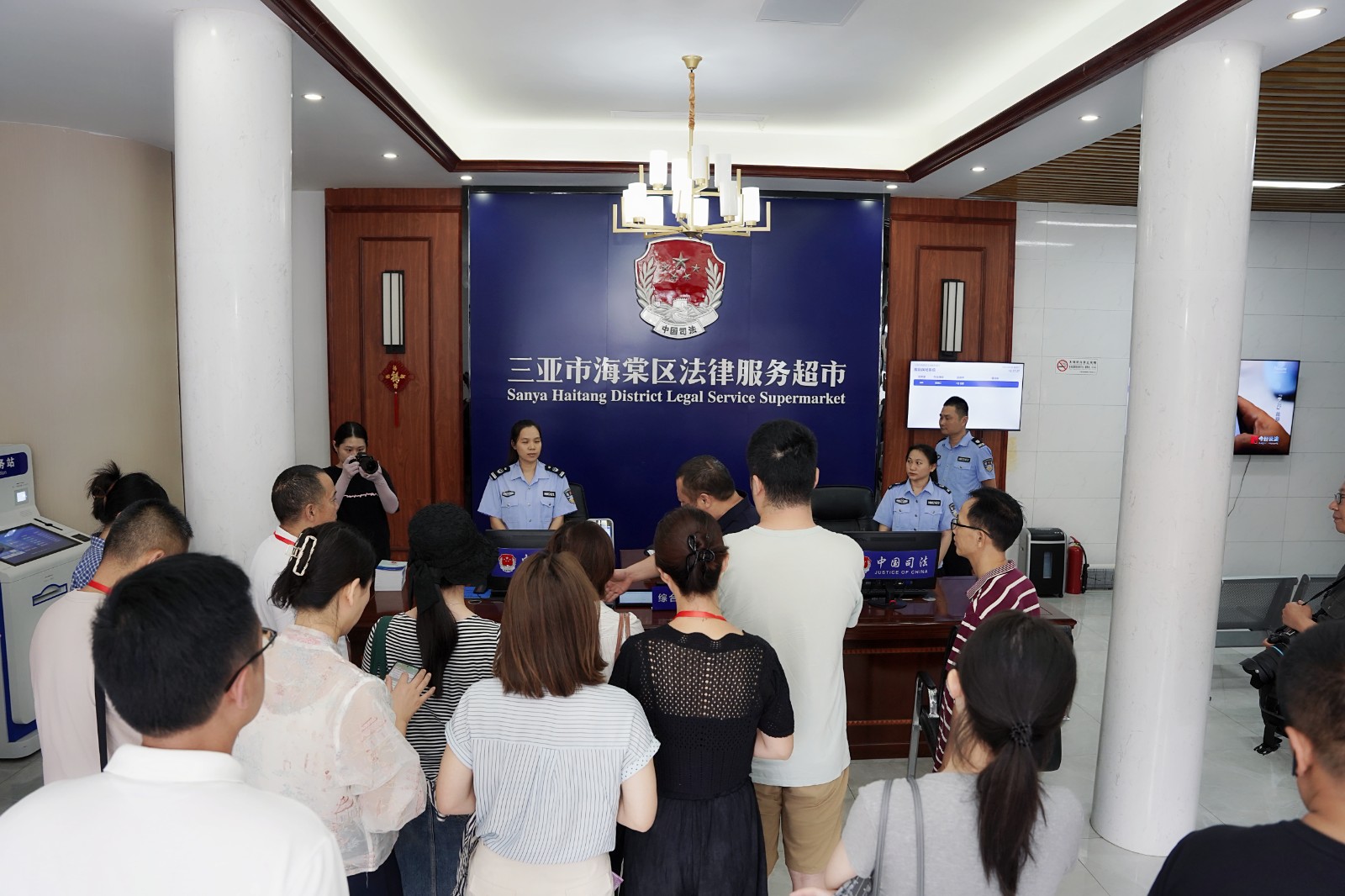 （WAQEY，配图　７５载写辉煌　政法护(34828480)-20240905095958