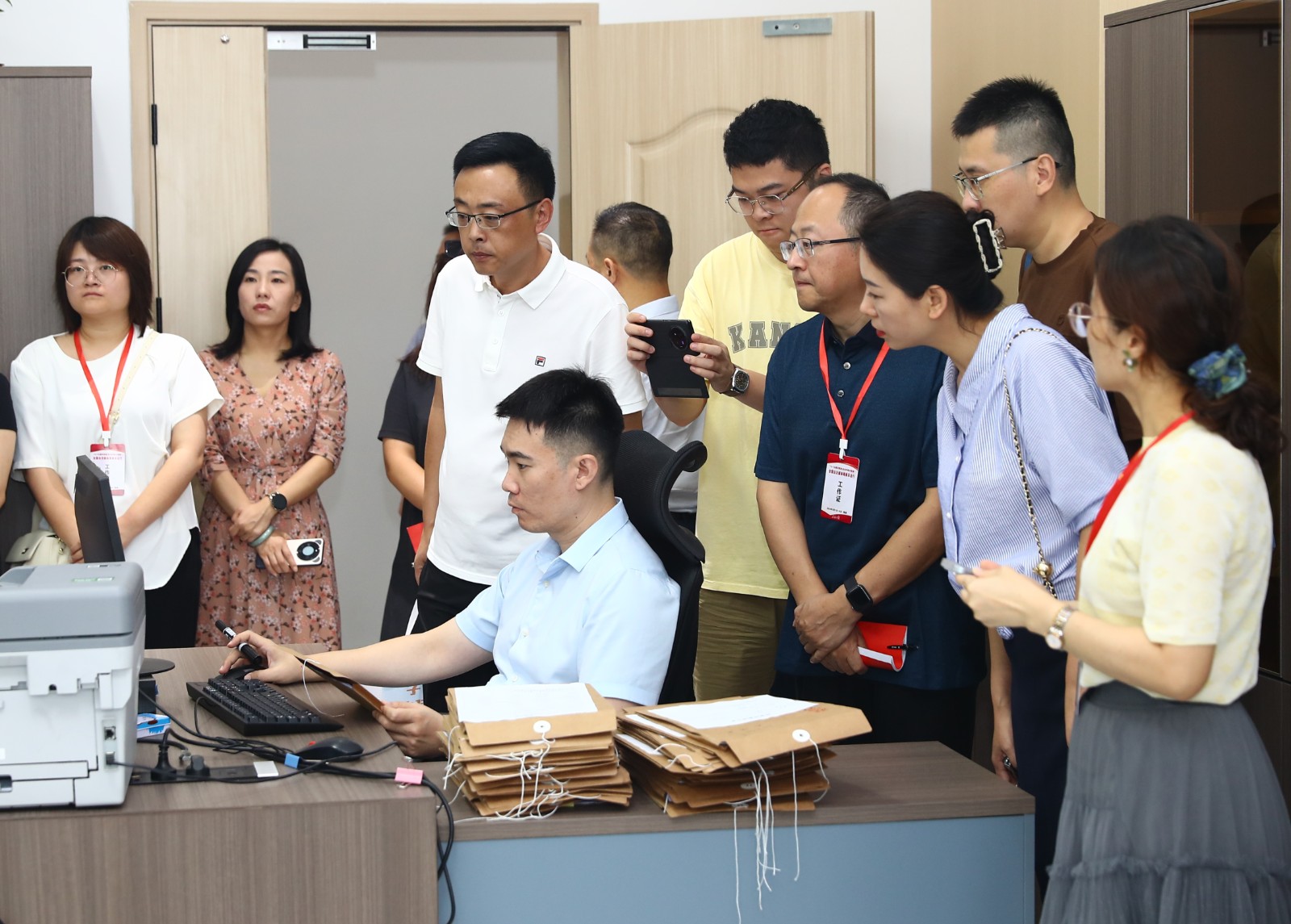 （wAQEＹ配图　75载写辉煌　政法护航(34850250)-20240906155730