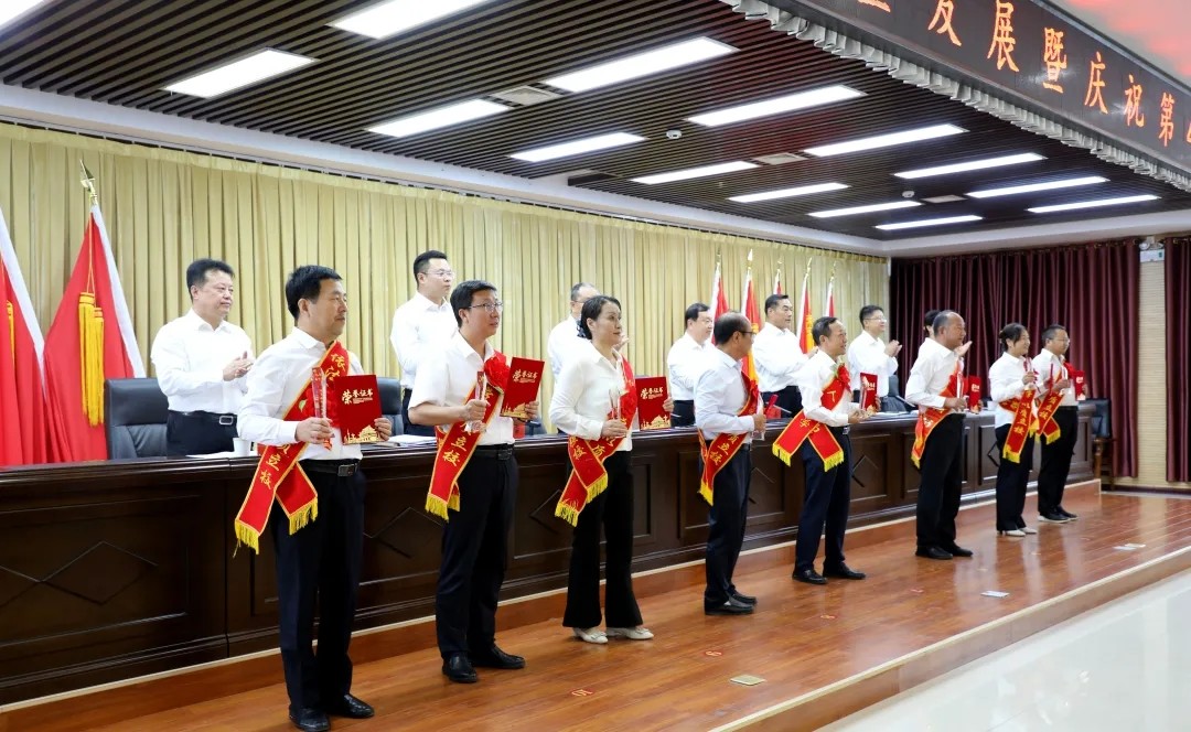 （AQEＹ校园与法专刊配图）礼县召开大会(34955761)-20240911111131