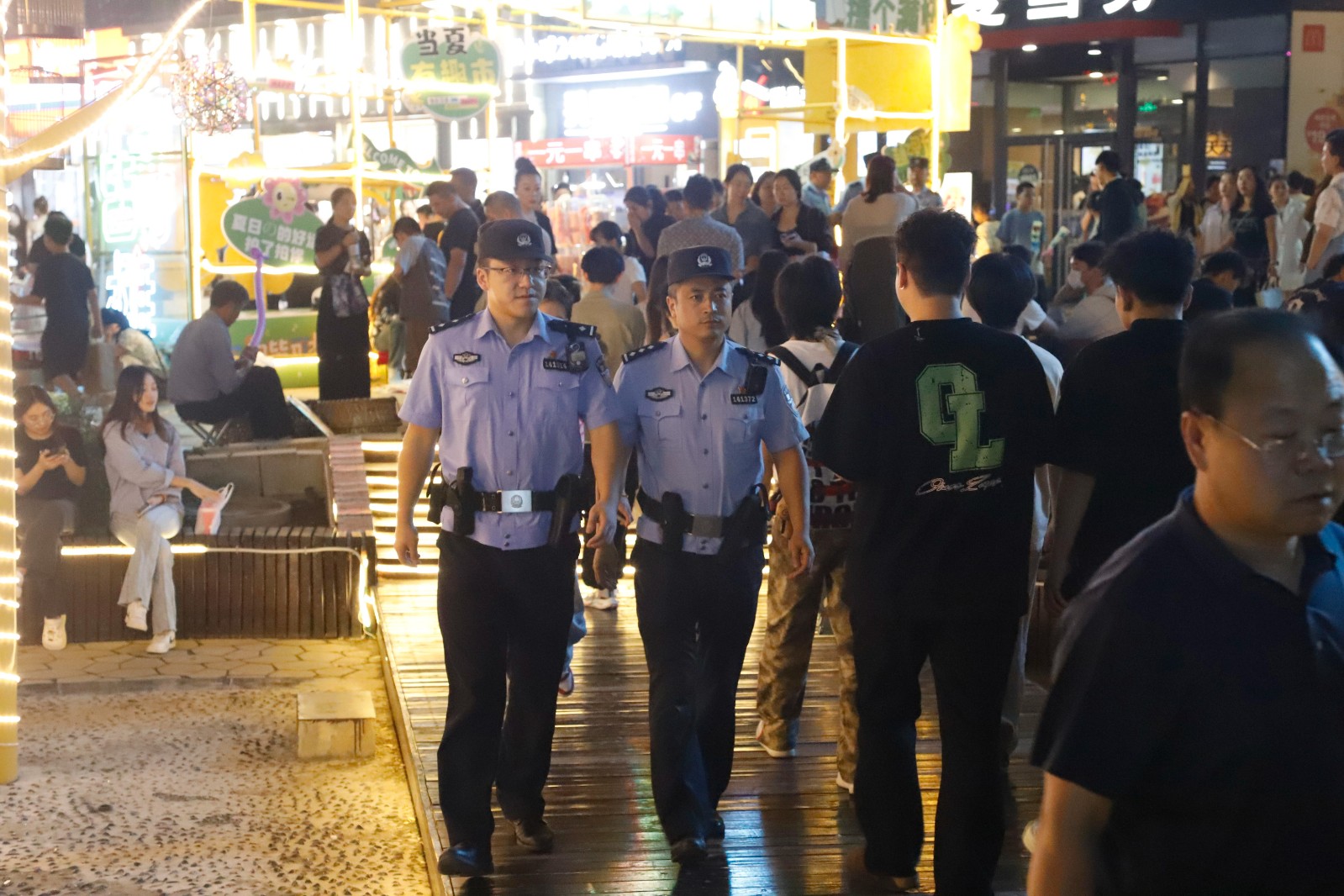 （WAQEY配图1）筑牢夏夜“防护墙” (35023116)-20240913163914