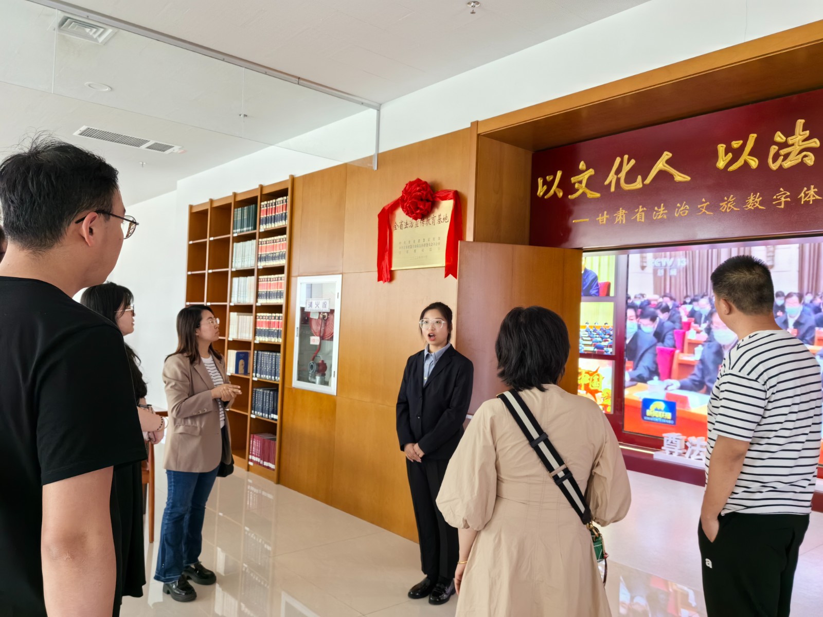 （WAQEＹ法治护航奋斗路　配图）谱写法(34958544)-20240913170835