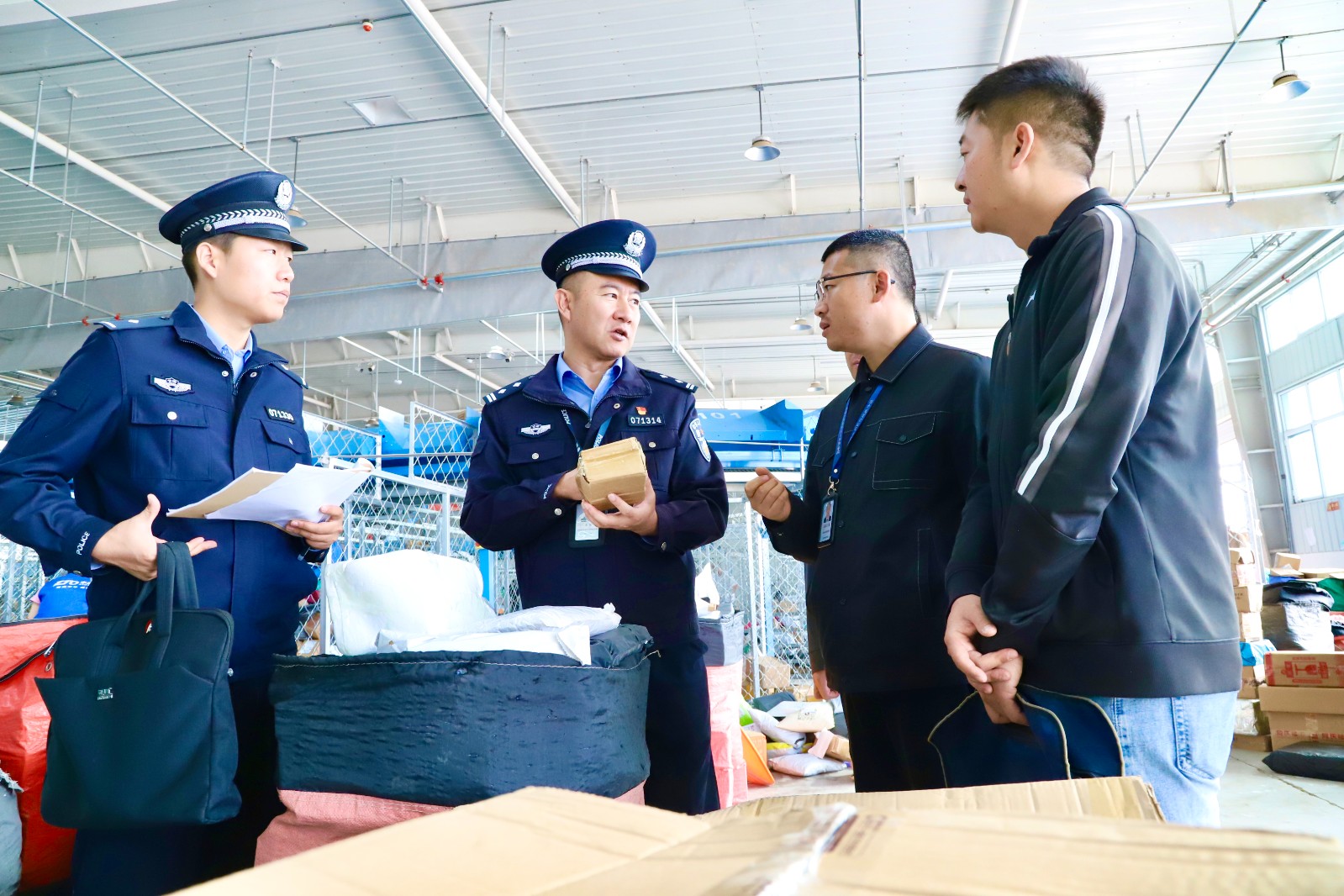 （WAQYE图片新闻）甘州公安开展寄递行(35194340)-20240918102611