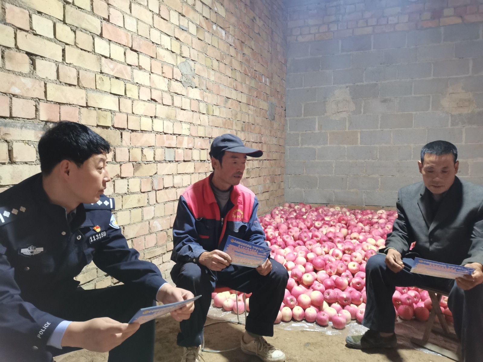 (wAqEＹ图片新闻)通渭公安全力护航丰(35238372)-20240918161237