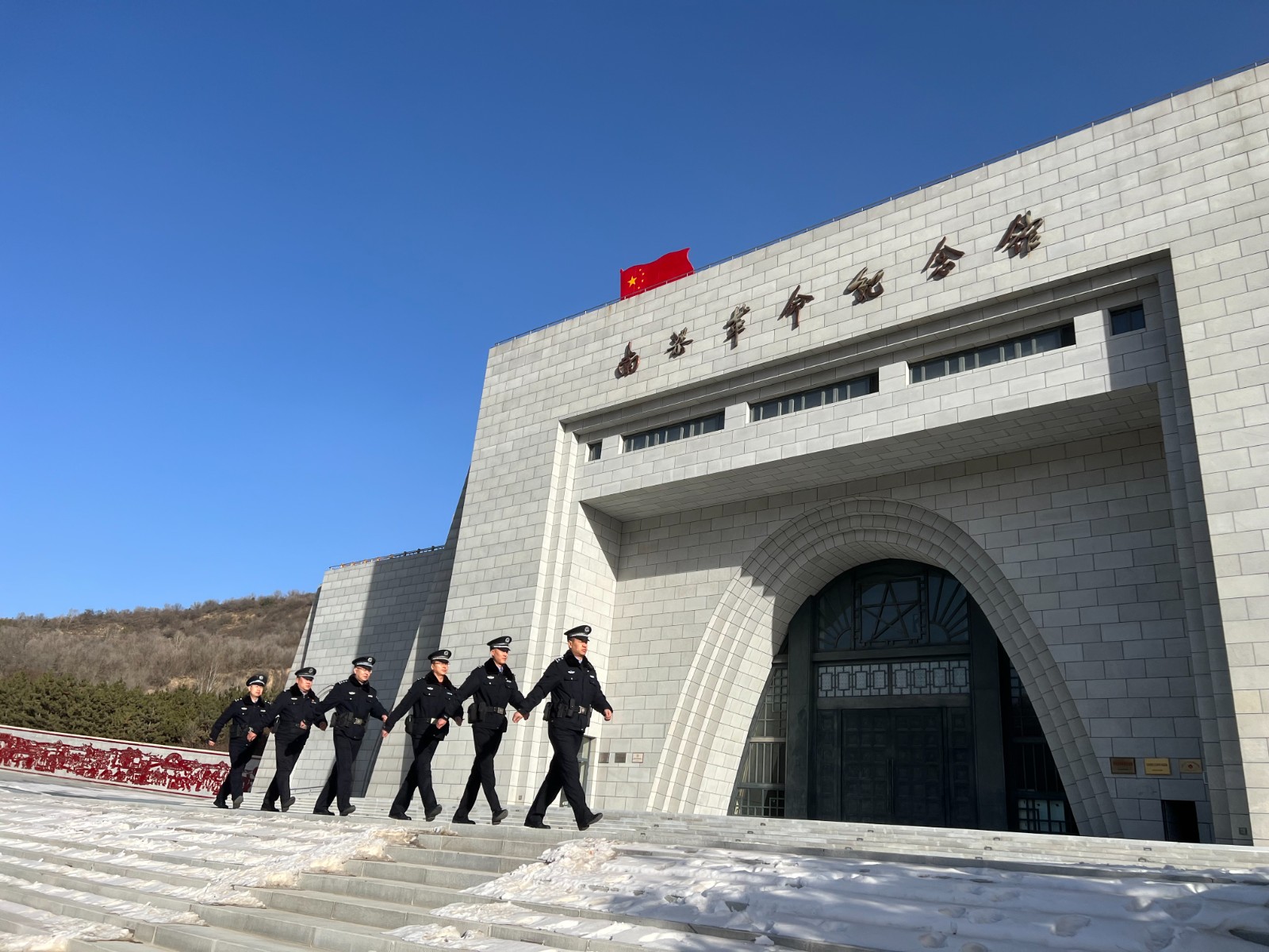 （AWEqY人民公安从这里走来 配图）赓(35301052)-20240923100037