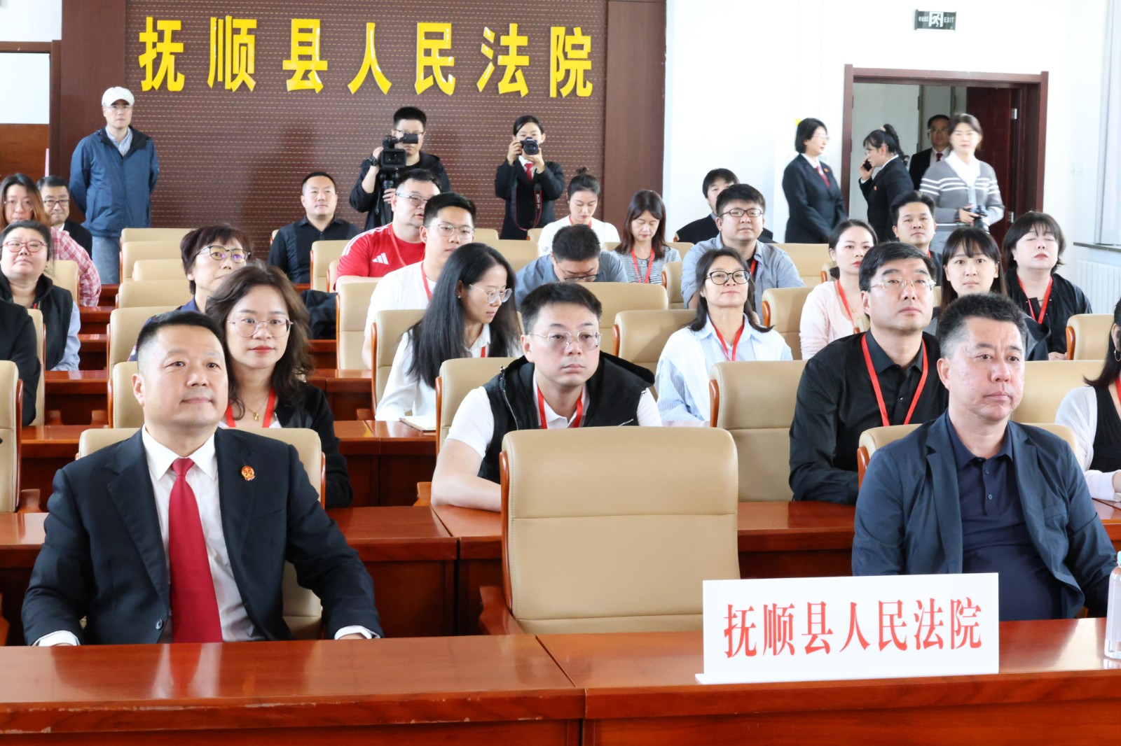 （WAqYE配图   护航新突破 法治新(35582516)-20240929162429