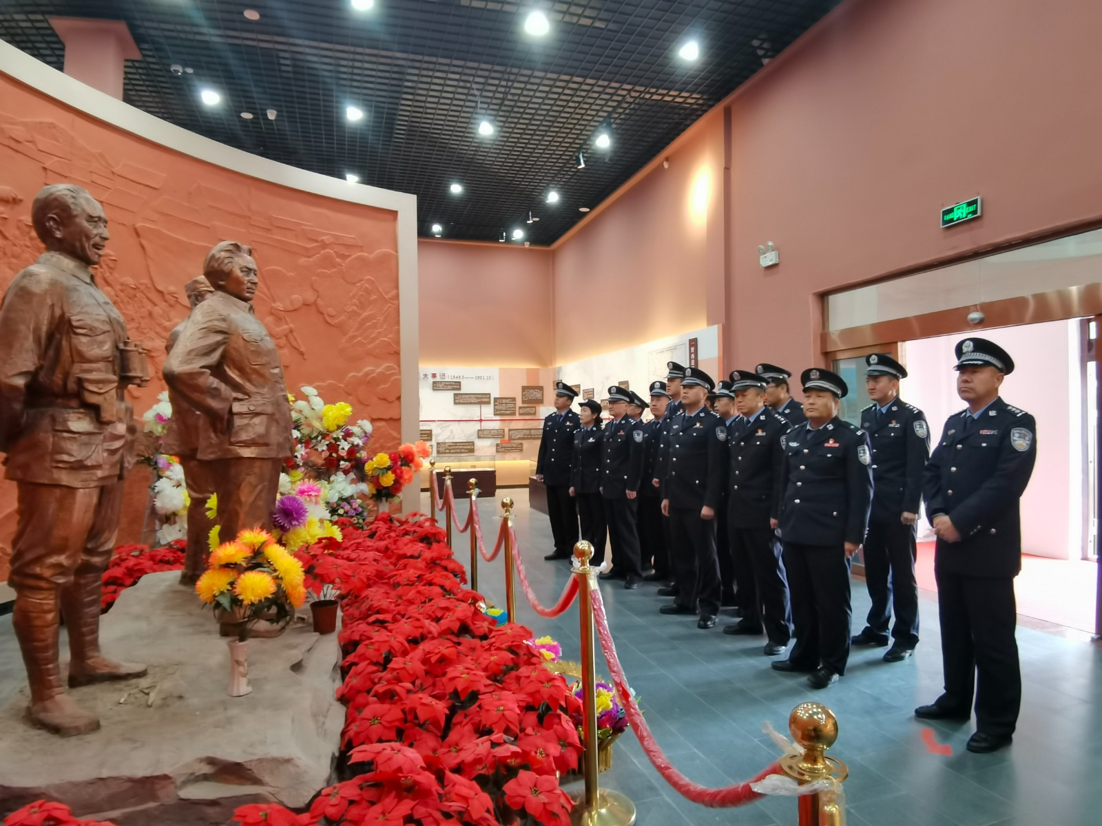 （WAqYE图片新闻）警徽闪耀卫国庆  (35553484)-20240929163028