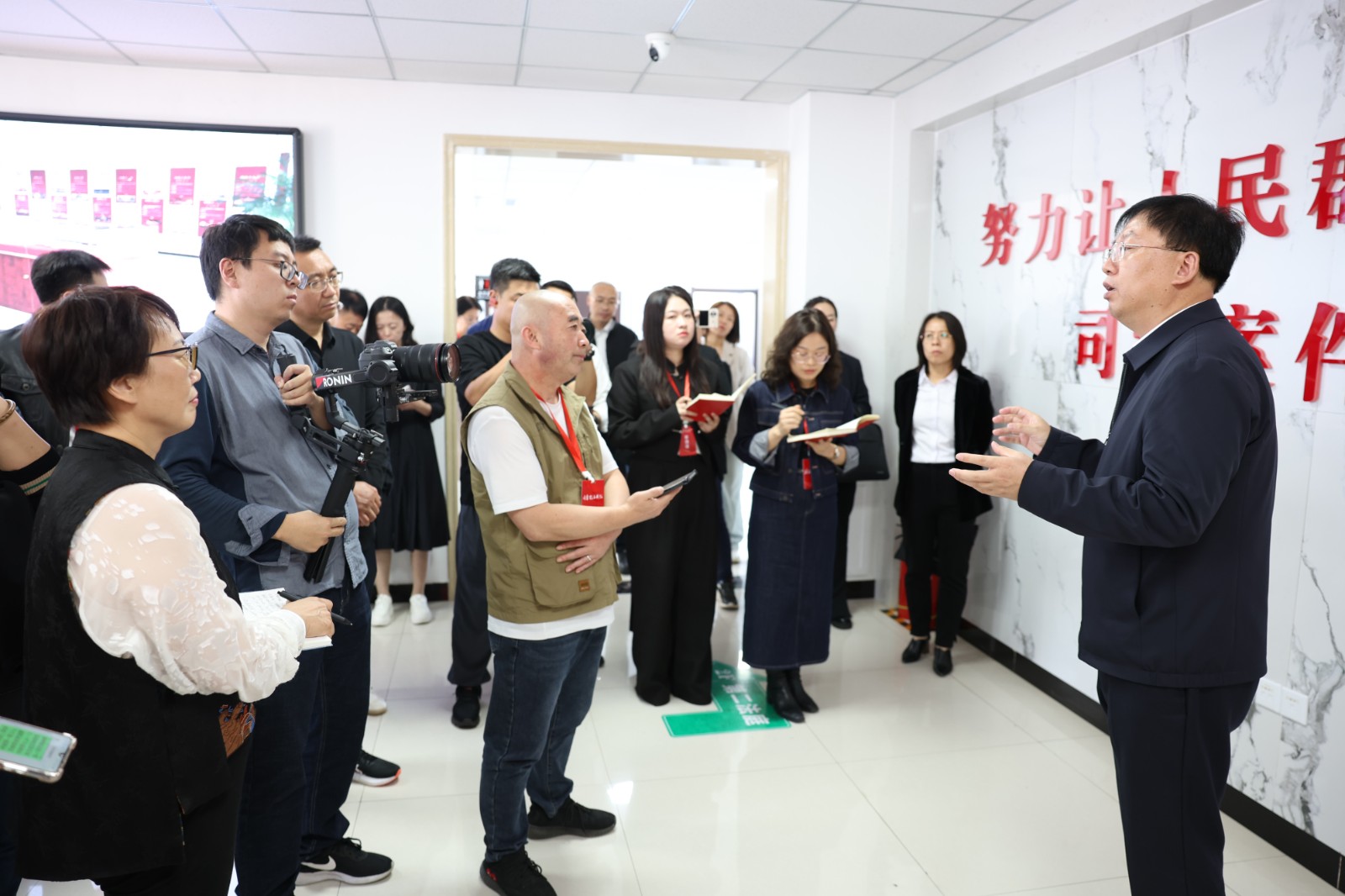（wAqEＹ配图   护航新突破 法治新(35611151)-20240930110744