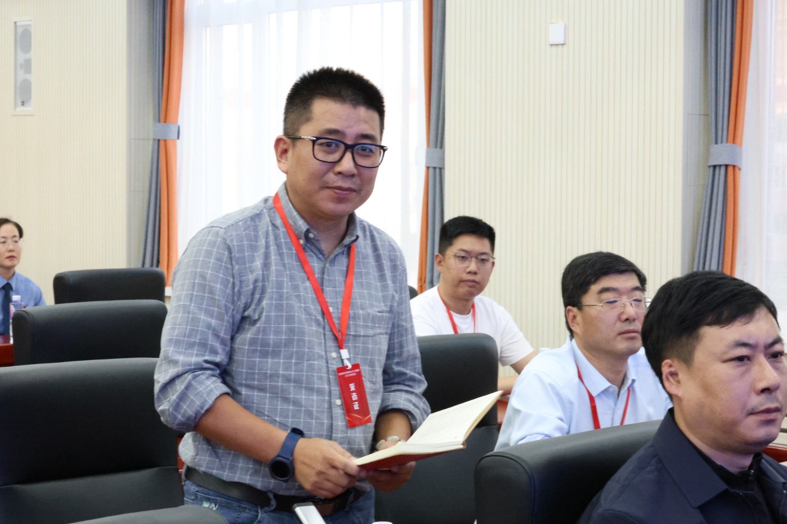 （WAqEY配图   护航新突破 法治新(35582503)-20240930160441