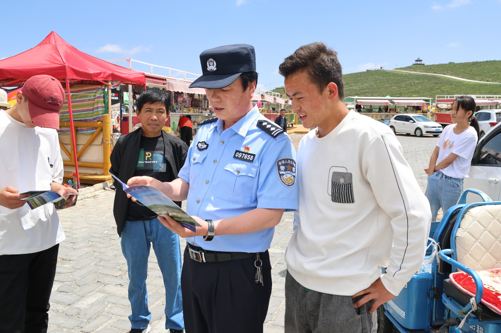（AqEY，配图1）“警察蓝”护航“生态(35612454)-20241003084757
