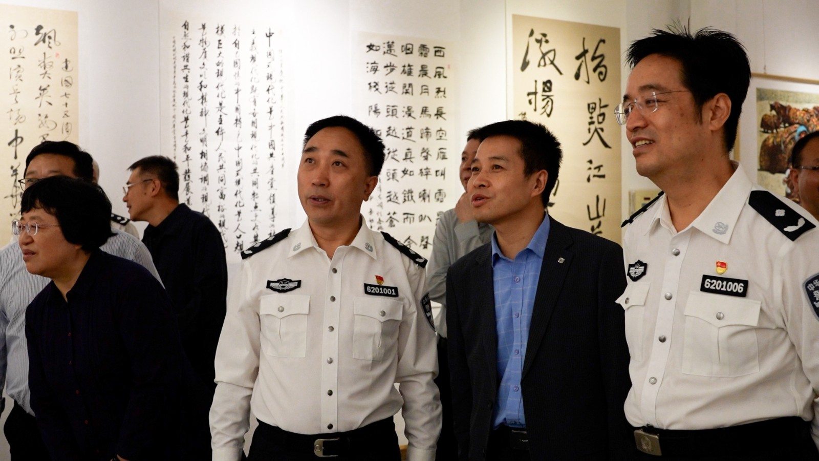 （AqYE，大墙内外585期  组图2）(35459786)-20241009152416