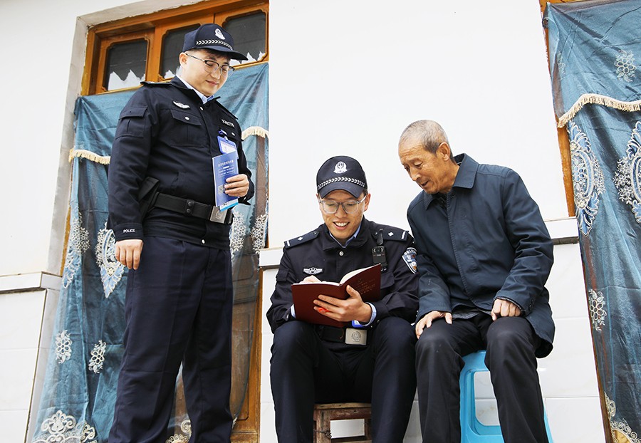 （WAQEＹ　图片新闻）  守护好养老钱(35809119)-20241012151858