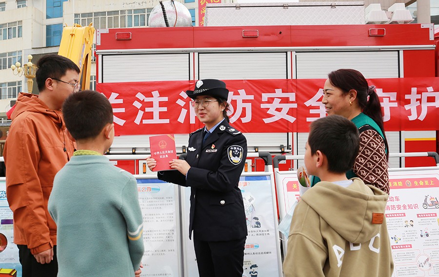 （WQEY图片新闻）通渭开展应急减灾普法(35826706)-20241013182049