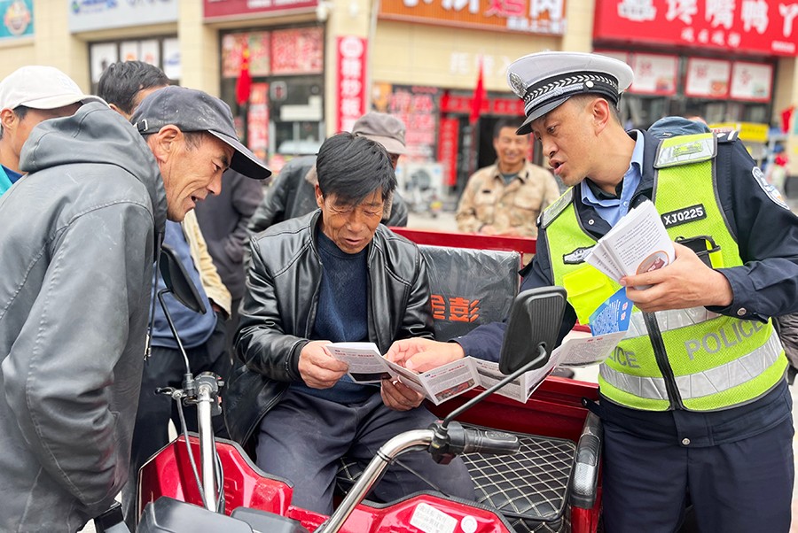 （WAQEY图片新闻)倡导安全文明出行(35826746)-20241014152503