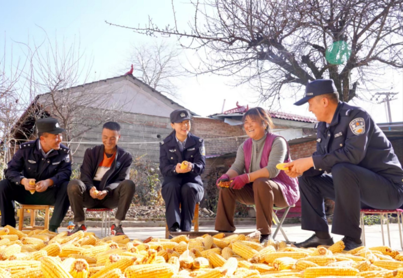 （WAQEＹ配图）和政公安：擦亮为民服务(35811457)-20241015095653