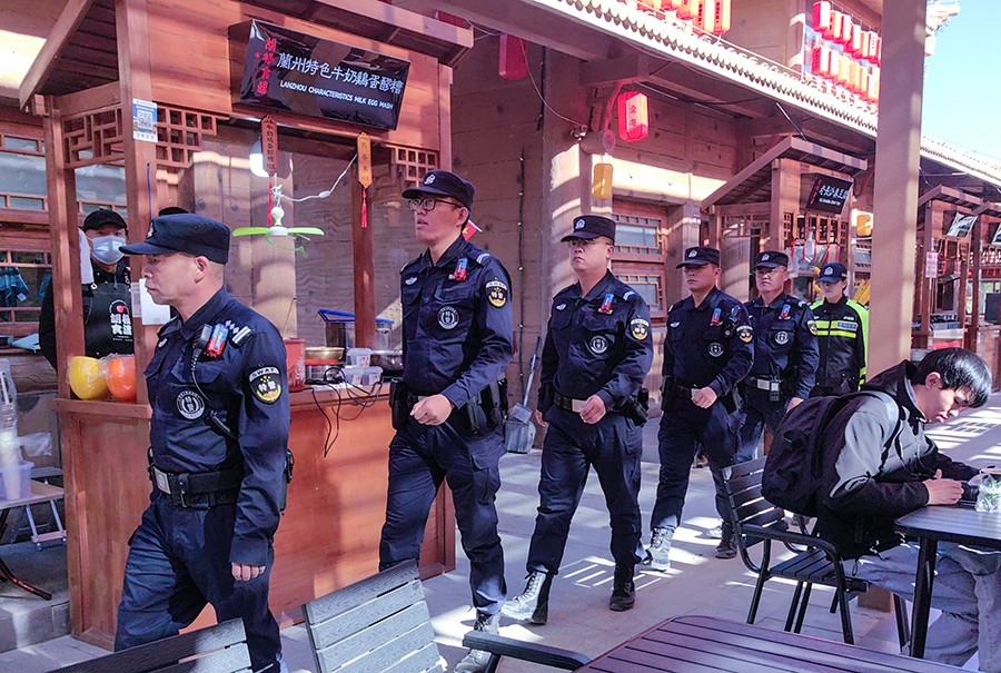 （qＹE    配图）景美如画 警护平安(36047628)-20241021094509