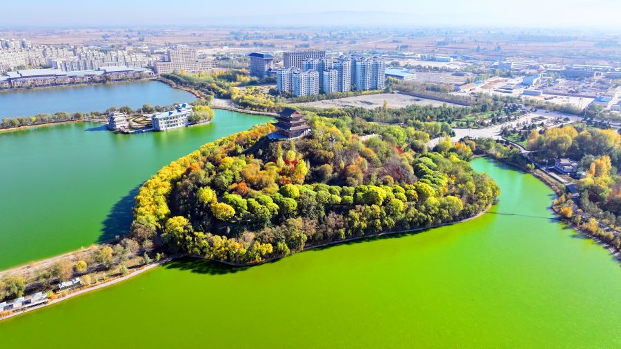 （wAqEY图片新闻）丹霞山下五彩斑斓(36118313)-20241024112820