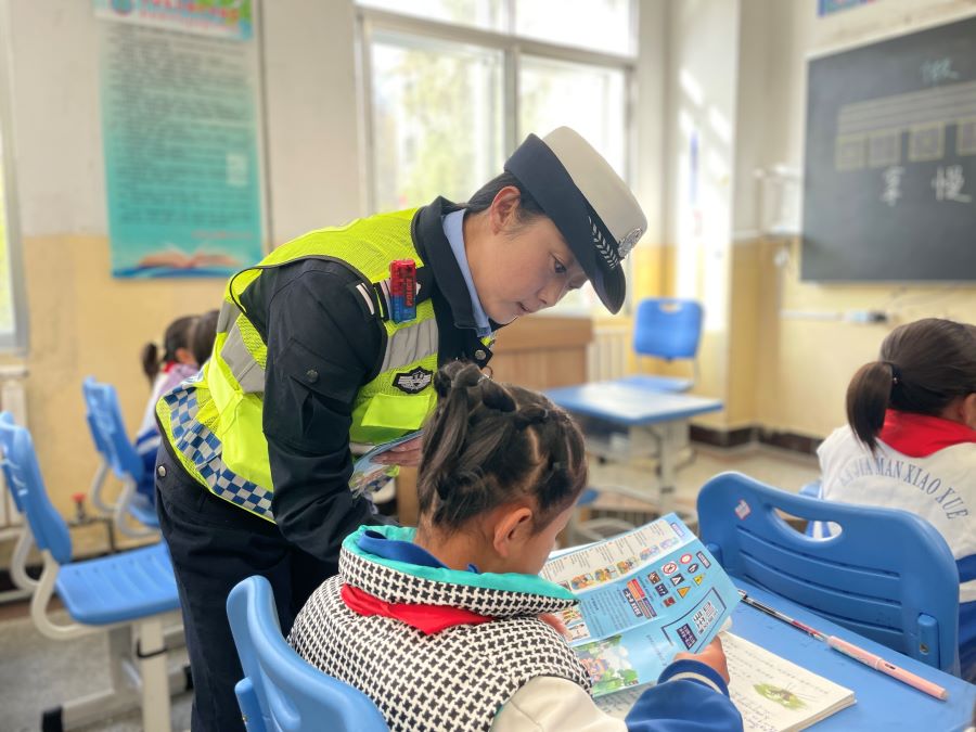 （wAqEY，图片新闻）交通宣传进校园 (36182920)-20241025171018