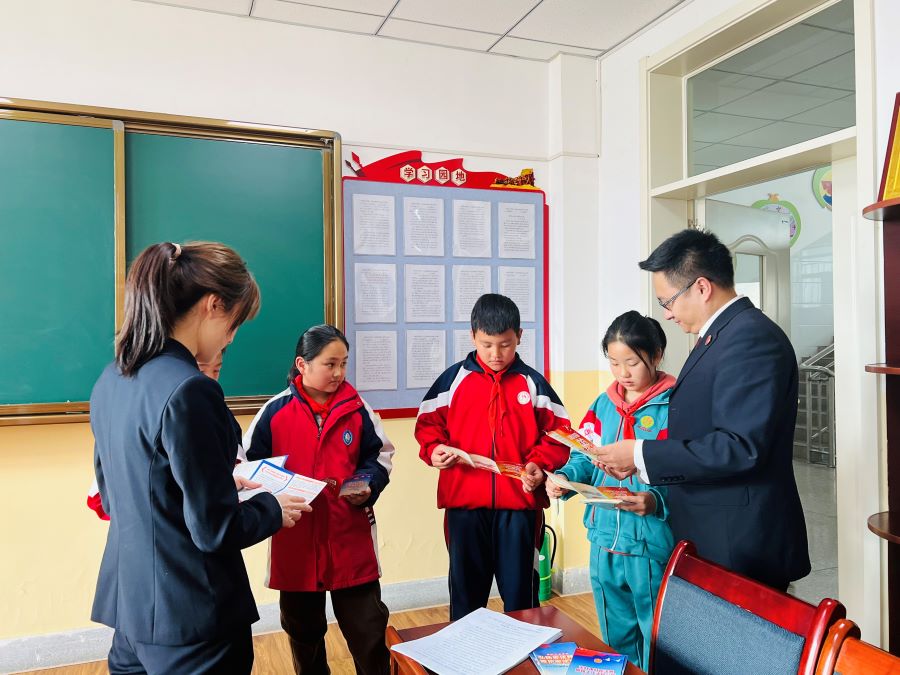 （wAqYE配图）临夏市：强制报告制度宣(36047204)-20241031095651