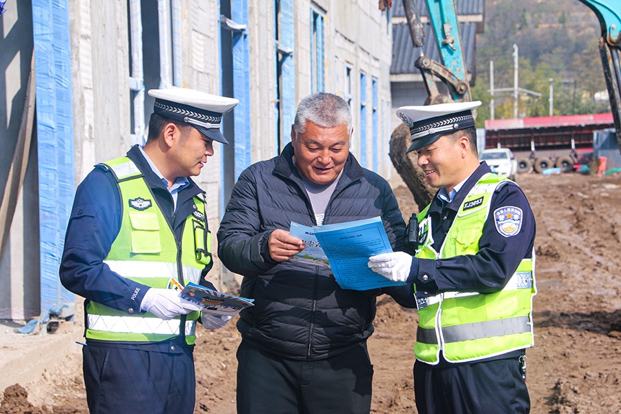 （WqEY图片新闻）外出务工忙  安全记(36356533)-20241103132903