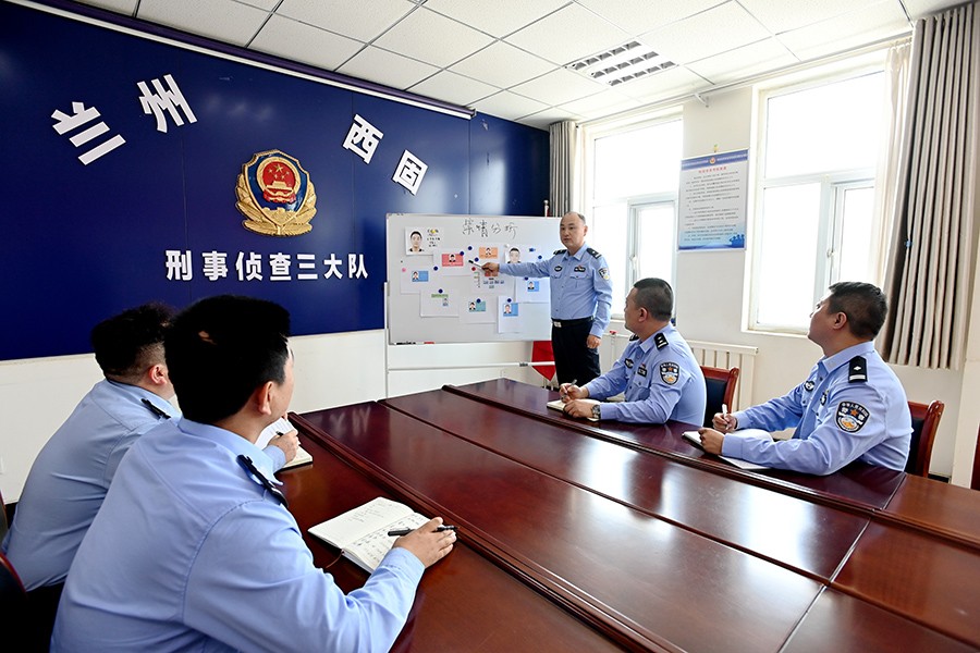 （WAＹE   配图1）斩断伸向大学毕业(36411911)-20241106162207