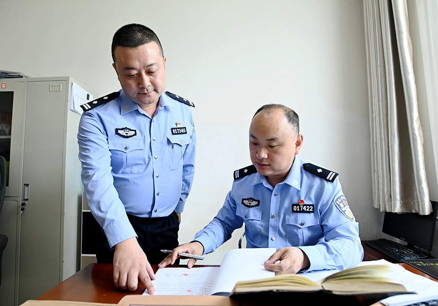 （WAQＹE  配图2）斩断伸向大学毕业(36411920)-20241106162333