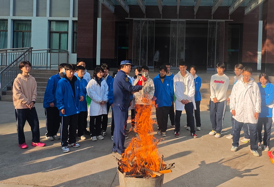 （WAqEY，图片新闻）冬季消防安全进校(36572951)-20241113150456