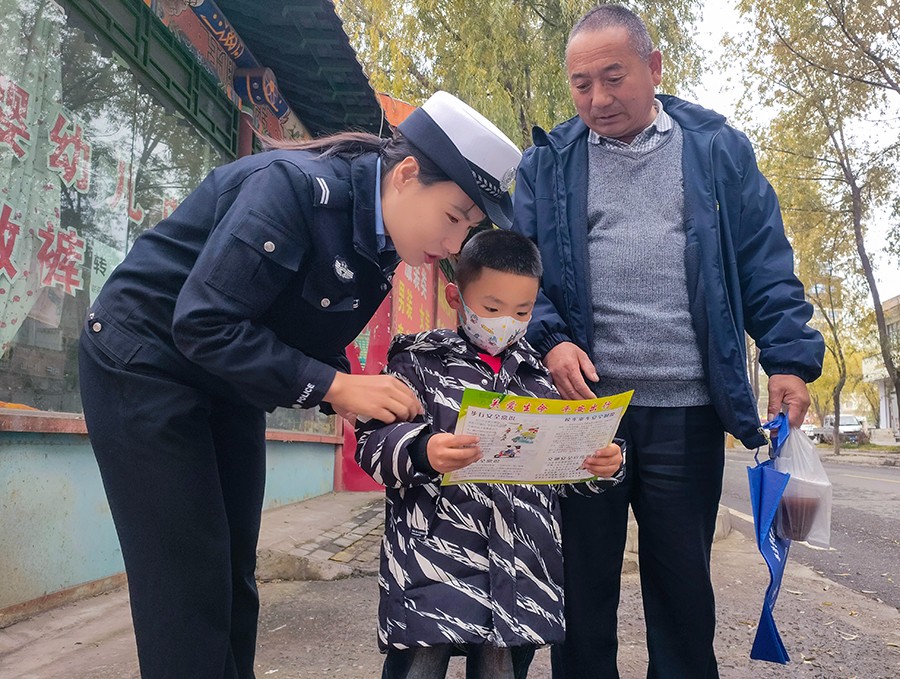 （AQＹE   图片新闻）守护“一老一小(36741149)-20241119162641