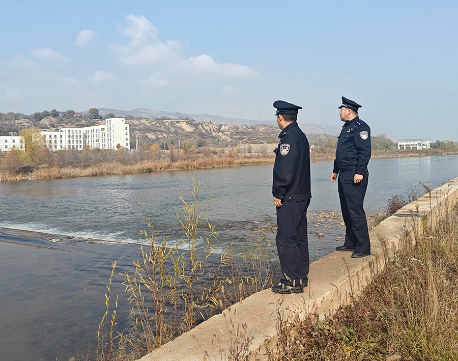 (WAQEY图片新闻)筑牢冬季河道安全防(36797740)-20241121113245