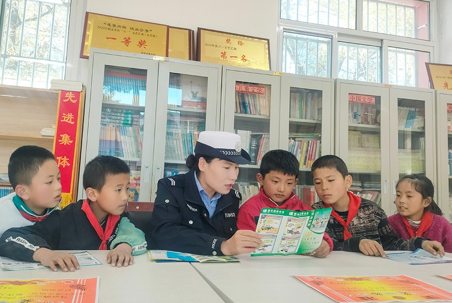 （WAQEＹ配图）用心用情守护群众幸福安(36801428)-20241121161732