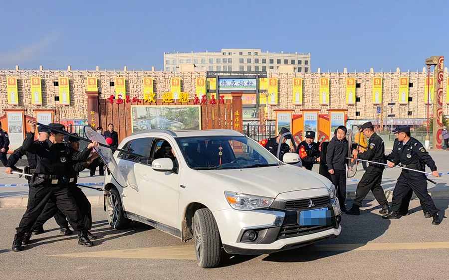 （WAqEＹ图片新闻）通渭公安联合铁路派(36827556)-20241122162229