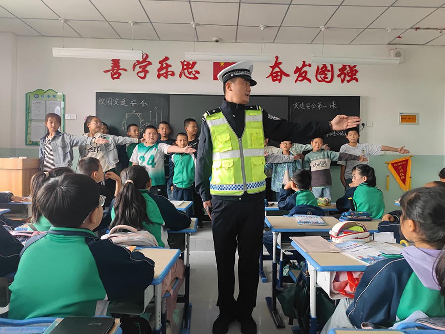 （wAQYe  图片新闻）交警进校园  (36849260)-20241125144500